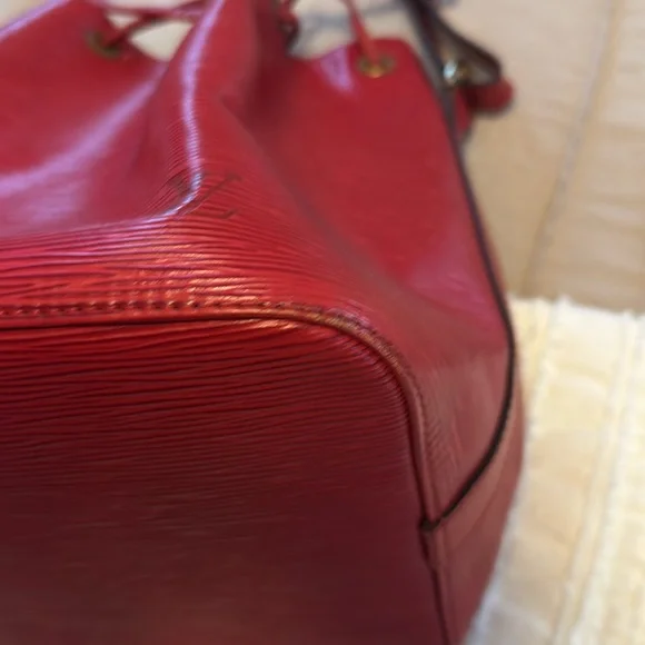 Louis Vuitton Epi Noe - Picture 14 of 16